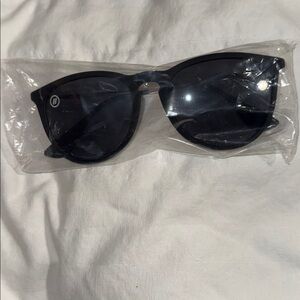 Blenders Black ‘University Heights’ Polarized Sunglasses New in Packaging